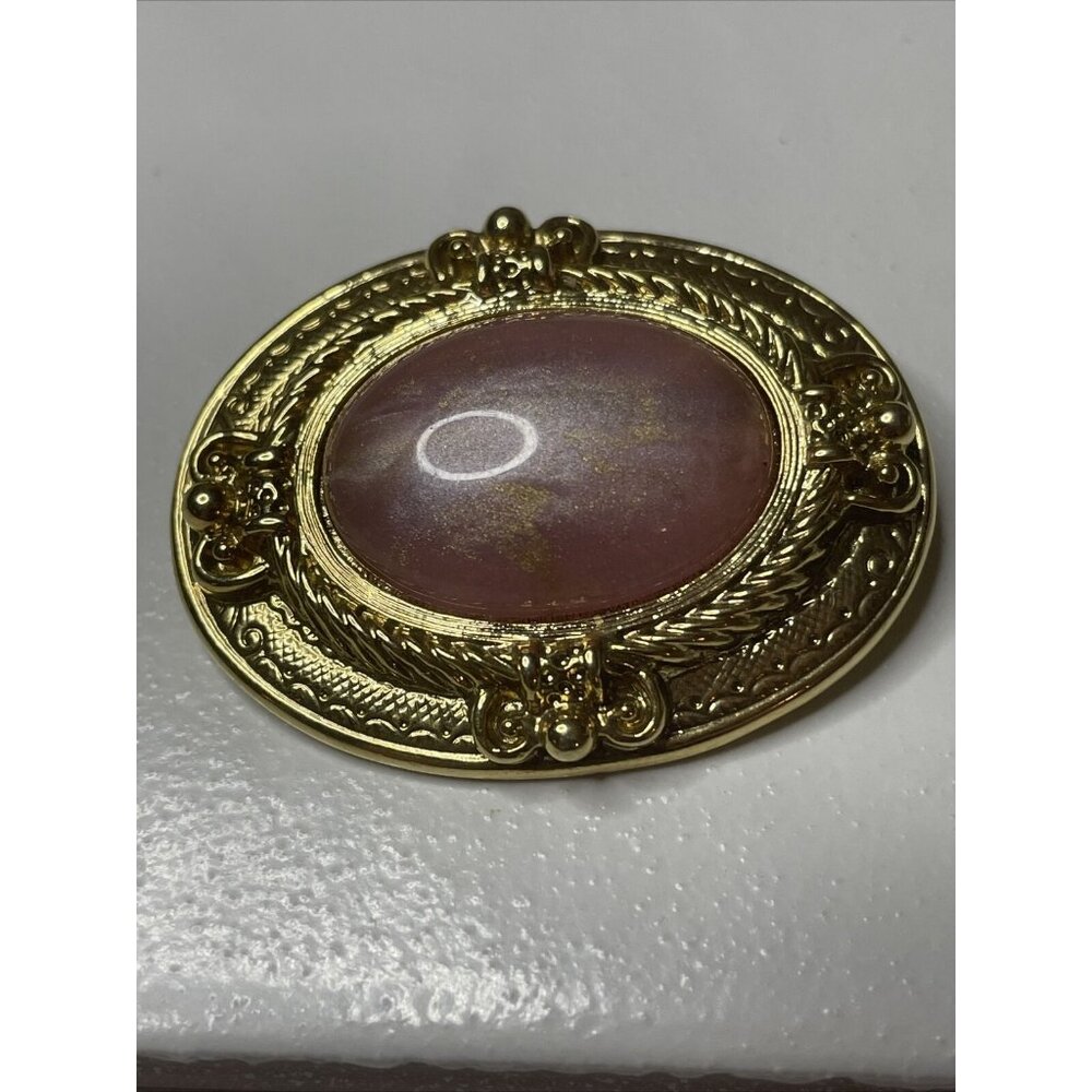 Vintage Elegant‎ Gold Tone Large Pink Lucite Oval Brooch Pin Cabochan